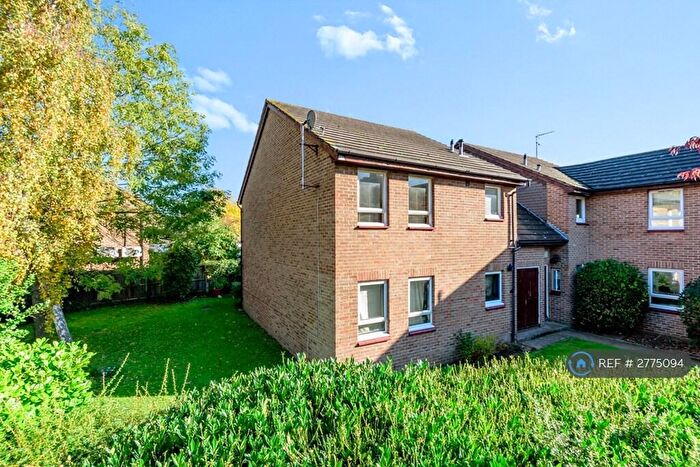 Studio To Rent In Westcott Road, London, SE17