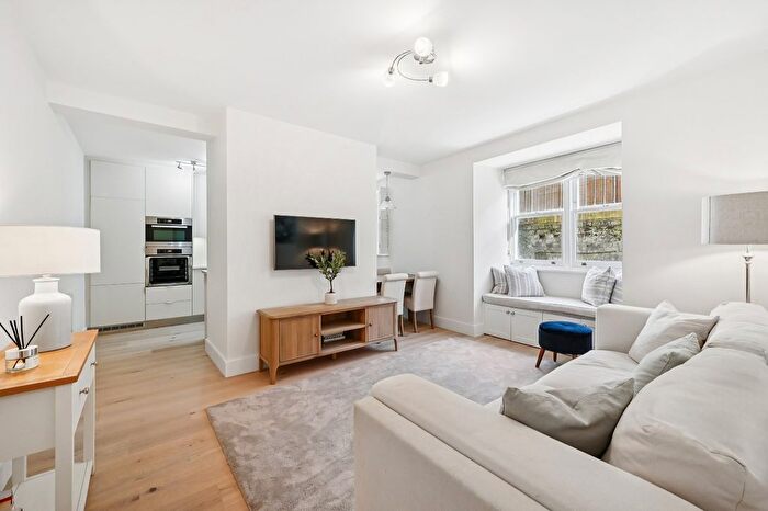 2 Bedroom Flat For Sale In Drayton Gardens, Chelsea, London, SW10
