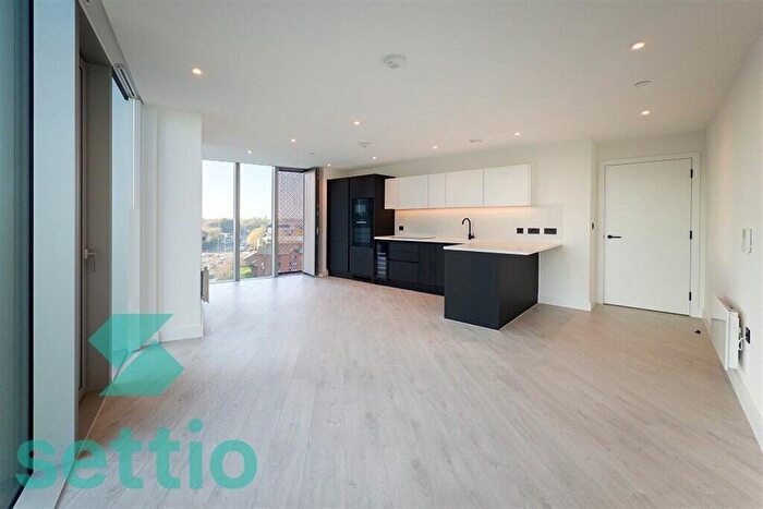 2 Bedroom Apartment To Rent In Vista River Gardens, M3