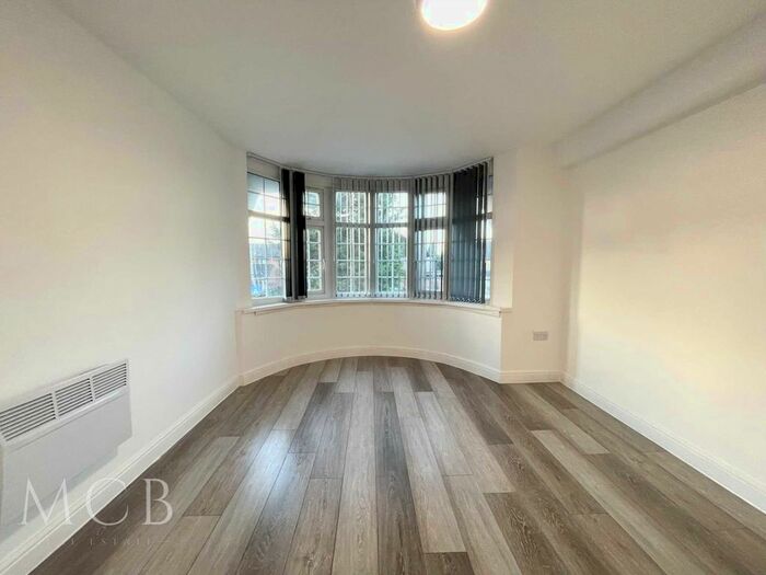 1 Bedroom Flat To Rent In The Drive, Slough SL3