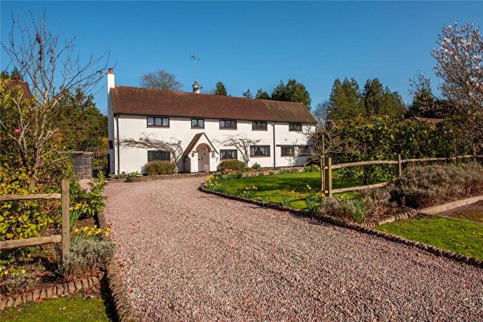 5 Bedroom Detached House For Sale In Wonford Close, Walton On The Hill, Tadworth, Surrey, KT20