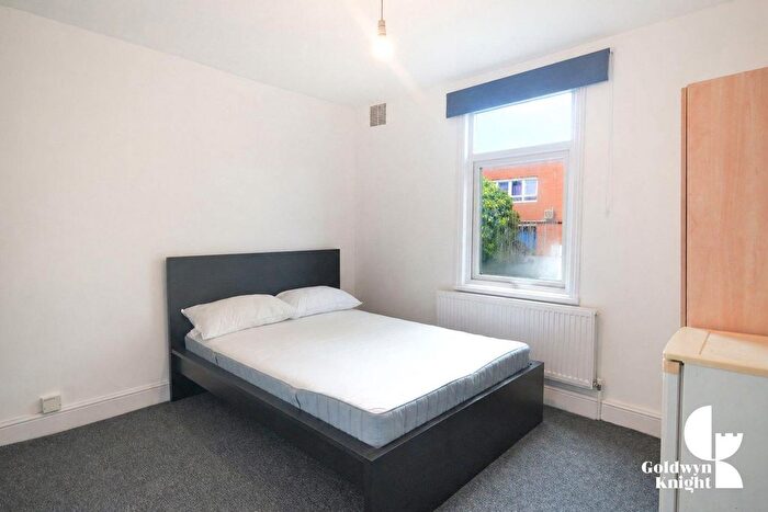 Studio To Rent In Valmar Road, London, SE5