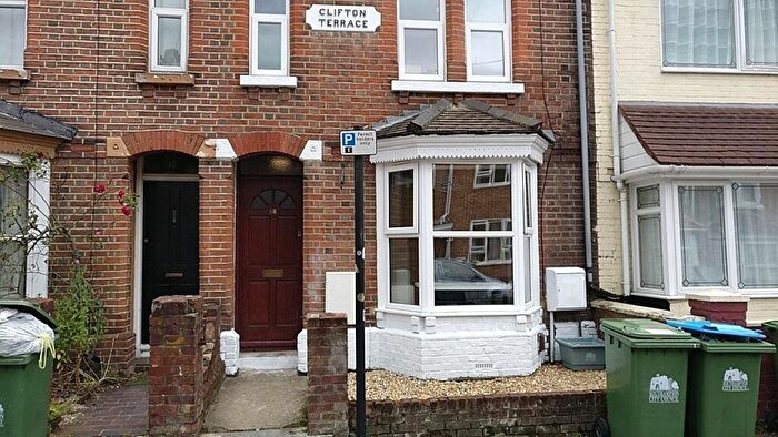 6 Bedroom Terraced House To Rent In Milton Road, Southampton, SO15