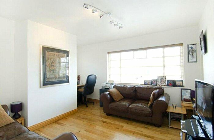 2 Bedroom Apartment To Rent In Ossulton Way, Hampstead Garden Suburb, London, N2