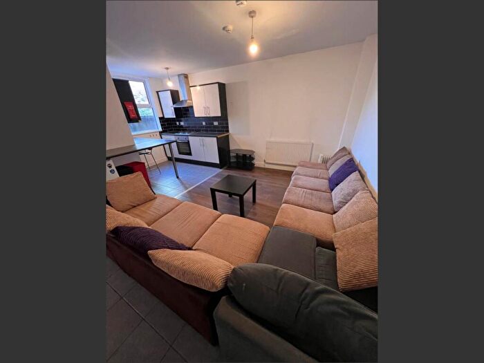 3 Bedroom Flat To Rent In Miskin Street, Cathays, Cardiff, CF24