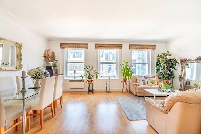 2 Bedroom Flat For Sale In Queensborough Terrace, Bayswater, London, W2