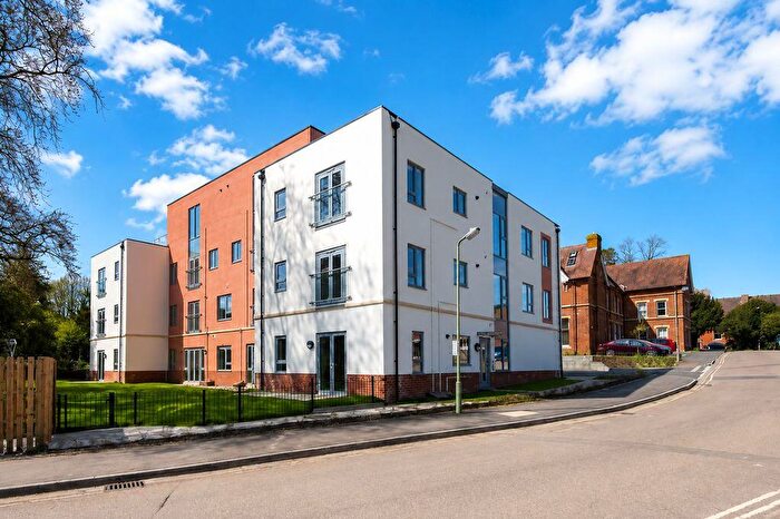 2 Bedroom Flat For Sale In Hightown House, Hightown Gardens, Banbury, OX16