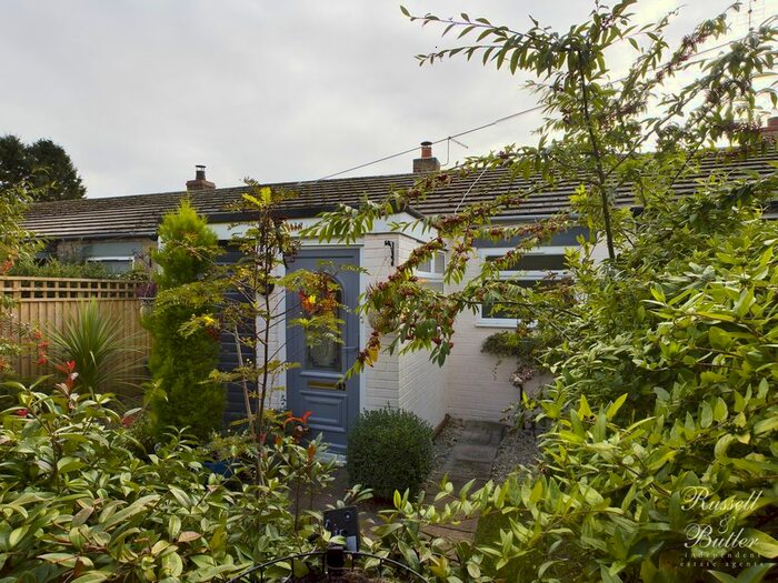 1 Bedroom Bungalow For Sale In Simons Way, Shalstone, MK18