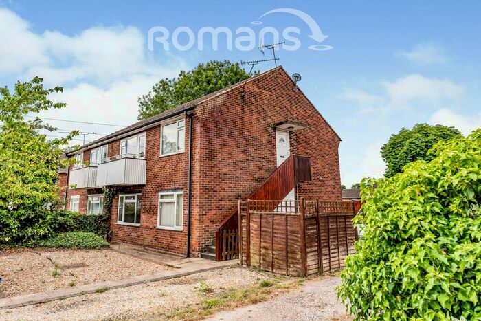 2 Bedroom Maisonette To Rent In Beta Road, GU14