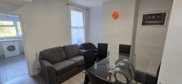 3 Bedroom Terraced House To Rent In Bristol Road, Greater London, E7