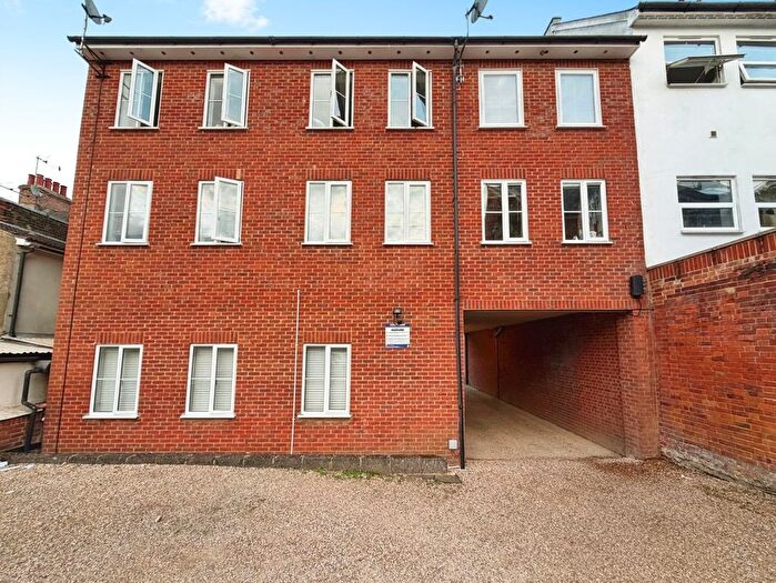 1 Bedroom Flat For Sale In Grosvenor Road, Aldershot, Hampshire, GU11