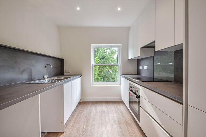 2 Bedroom Flat To Rent In Barnes Close, St Cross, Winchester, SO23