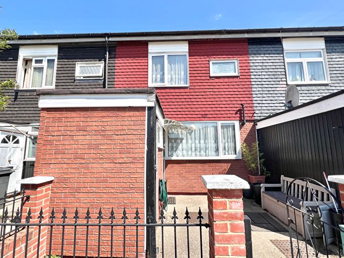 3 Bedroom Terraced House For Sale In Crocus Field, Barnet, EN5