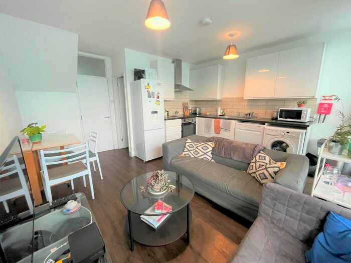 4 Bedroom Flat To Rent In Kiln Place, Kentish Town, NW5
