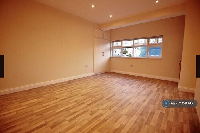 Studio To Rent In Woodgrange Avenue, Enfield, EN1