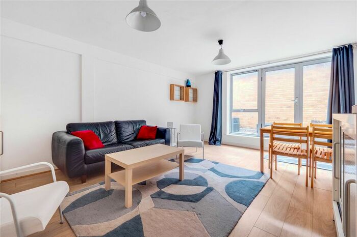 2 Bedroom Flat To Rent In Union Road, Clapham, London, SW4