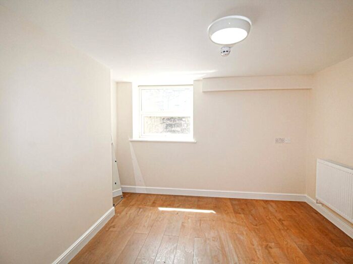 2 Bedroom Apartment To Rent In Apt, Pavilion House #, HG1