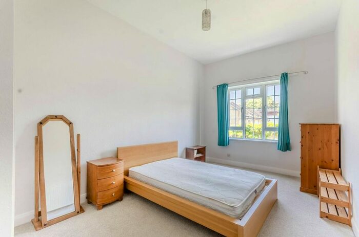 2 Bedroom Flat To Rent In Streatham High Road, Streatham Hill, London, SW16