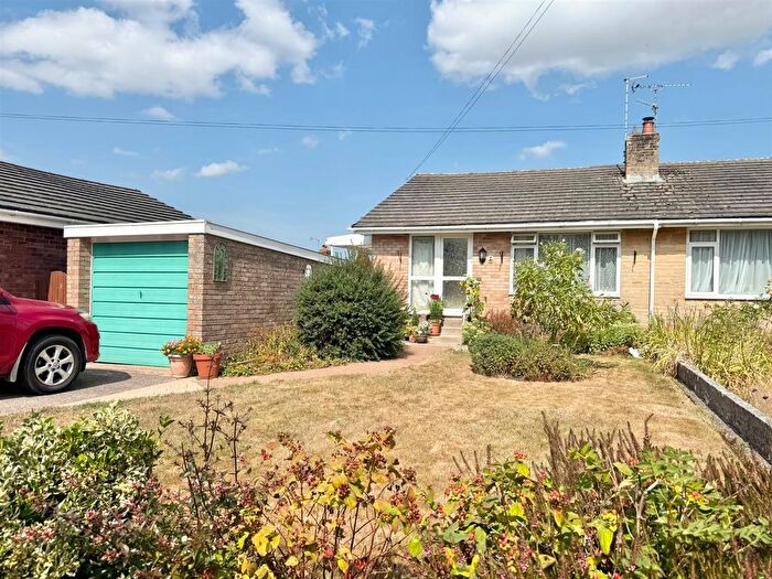 2 Bedroom Bungalow For Sale In Castle Park, Hemyock, Cullompton, EX15