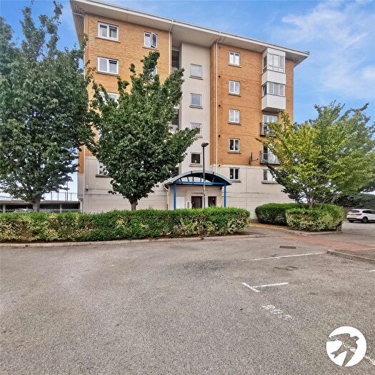 2 Bedroom Flat To Rent In Macarthur Close, Erith, DA8