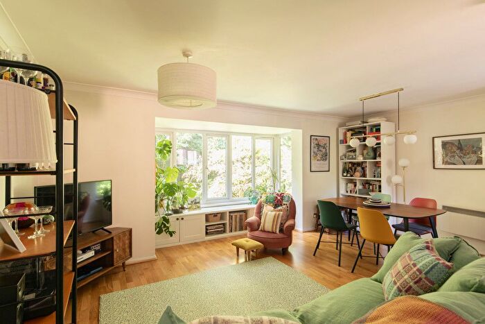 2 Bedroom Flat For Sale In Linwood Close, Camberwell, SE5