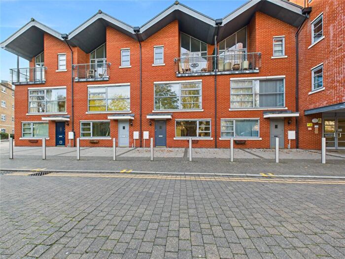 2 Bedroom Apartment For Sale In Rotary Way, Colchester, CO3