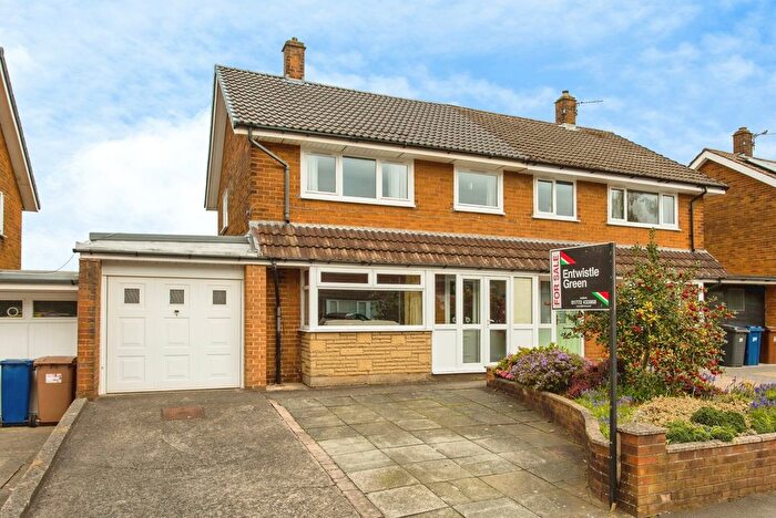 3 Bedroom Semi Detached House For Sale In Hargreaves Avenue, Leyland, Lancashire, PR25