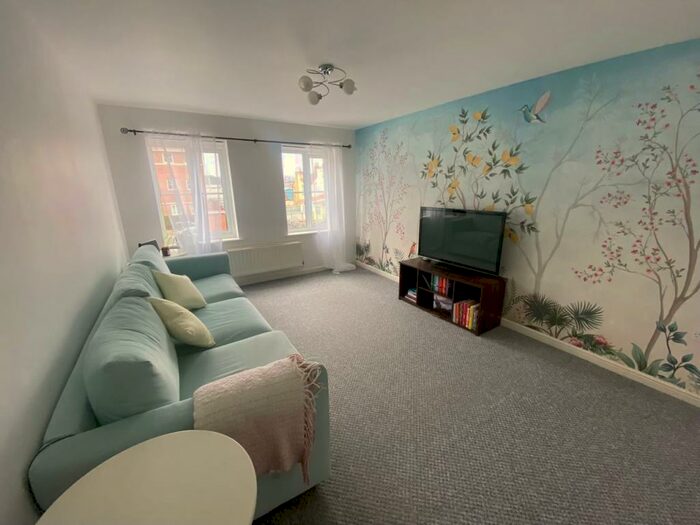 2 Bedroom Flat To Rent In Hedgers Close, Bedminster, BS3