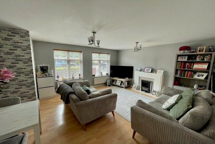 2 Bedroom Flat To Rent In Rubery Rednal, Birmingham, B45