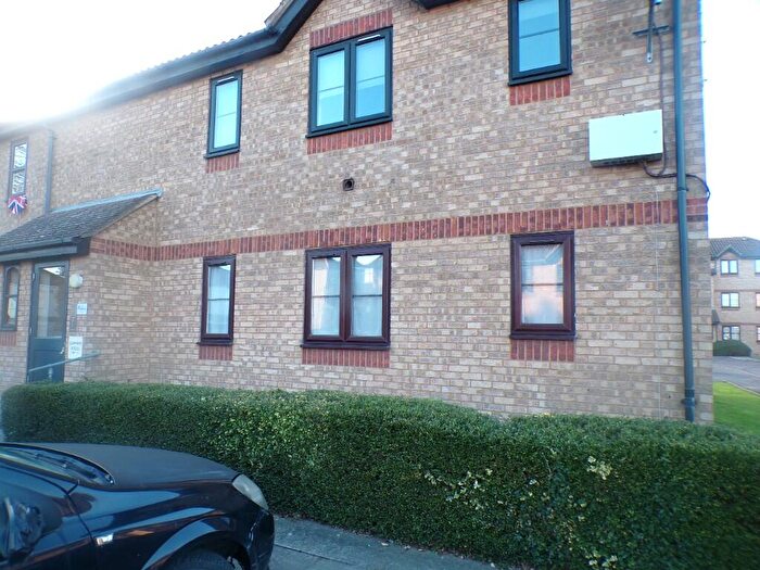 Studio To Rent In Ferro Road, Rainham, Havering, London, RM13