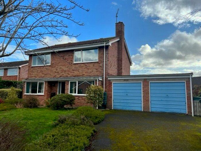 4 Bedroom Detached House For Sale In Celyn Close, Guilsfield, Welshpool, Powys, SY21