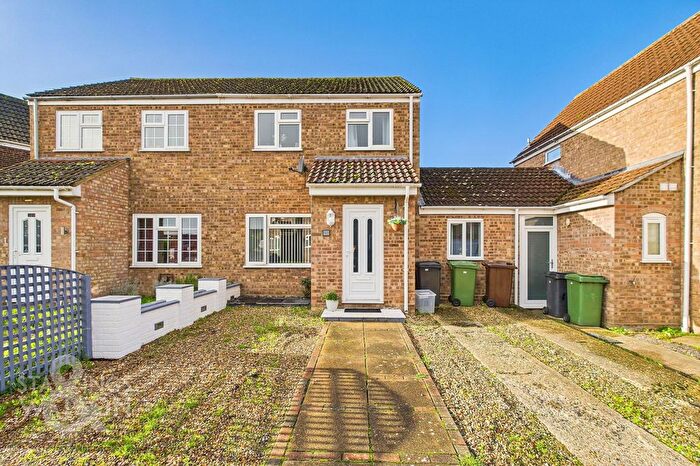 3 Bedroom Semi Detached House For Sale In Lark Rise, Mulbarton, Norwich, NR14