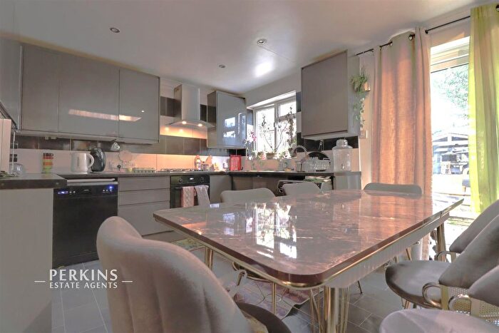 5 Bedroom Semi Detached House To Rent In Wembley, HA9