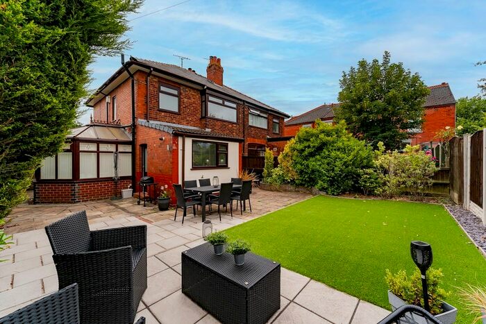 3 Bedroom Semi-Detached House For Sale In Victoria Avenue, Widnes, WA8