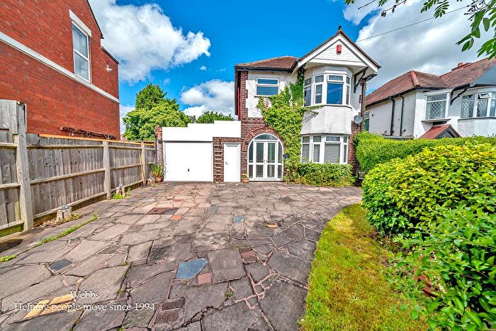 3 Bedroom Detached House For Sale In Pelsall Road, Walsall, WS8