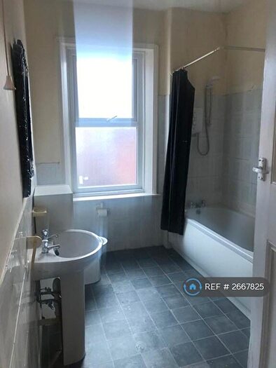 2 Bedroom Flat To Rent In Claremont North Avenue, Gateshead, NE8