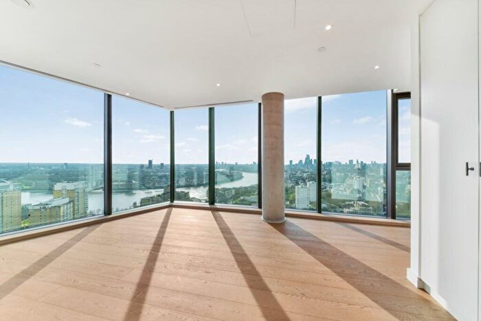 2 Bedroom Apartment For Sale In Vetro Court, Canary Wharf, E14