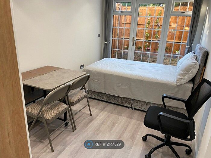 1 Bedroom Flat To Rent In Gateway Close, Northwood, HA6