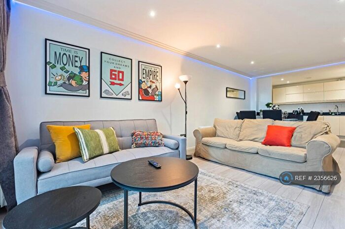 2 Bedroom Flat To Rent In Oyster Wharf, London, SW11