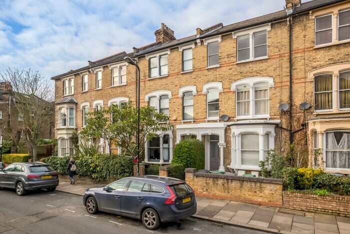 3 Bedroom Apartment To Rent In Connaught Road London, N4