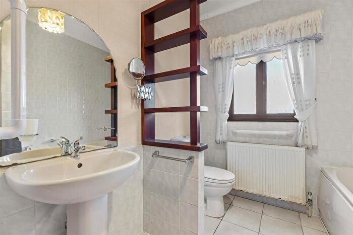 2 Bedroom Detached Bungalow For Sale In Leeds Road, Ilkley, LS29