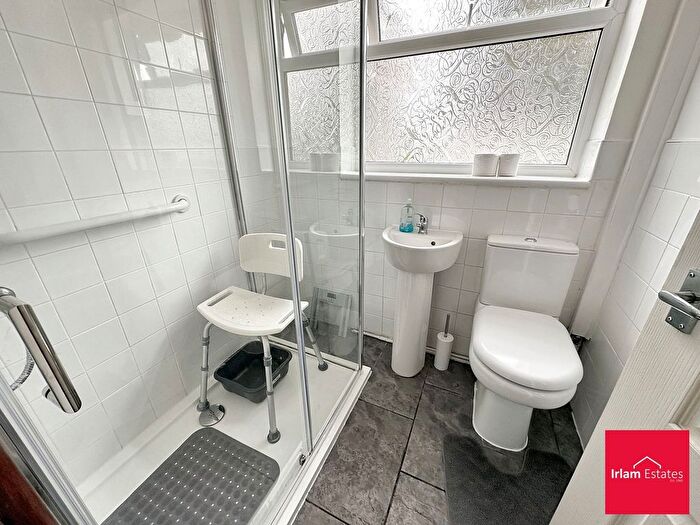 2 Bedroom Bungalow For Sale In Helston Close, Irlam, M44