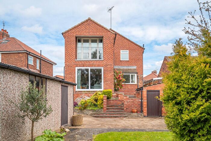 4 Bedroom Detached House For Sale In Meadowfields Drive, York, YO31