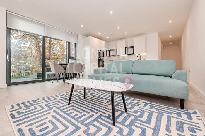 2 Bedroom Apartment To Rent In Willowbrook House, Coster Ave, Woodberry Down, London, N4