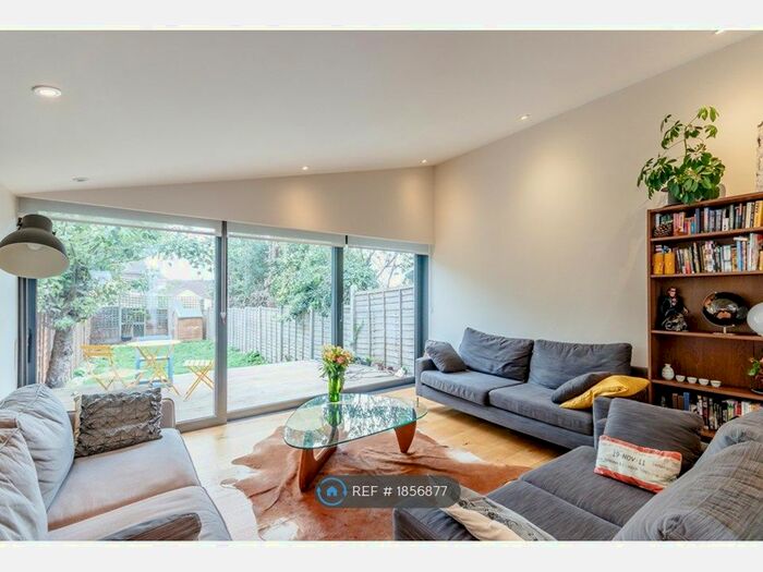 2 Bedroom Flat To Rent In Victoria Road, Sutton, SM1