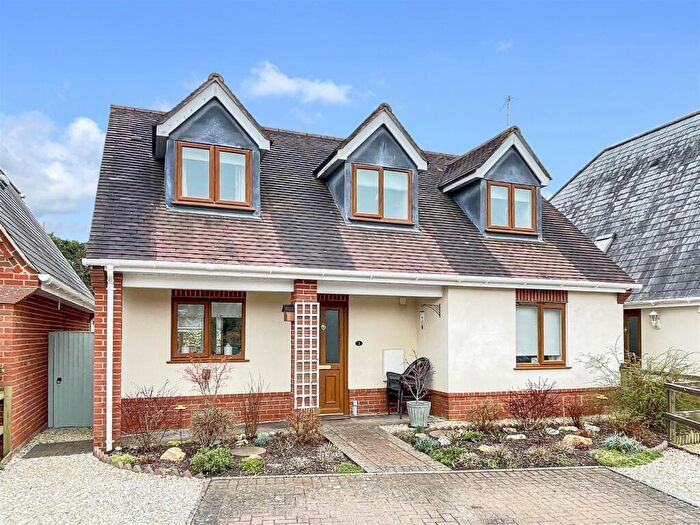 2 Bedroom Chalet For Sale In Ladysmith Close, Gomeldon, Salisbury, SP4