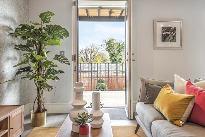 2 Bedroom Flat To Rent In Plassy Road Catford, SE6