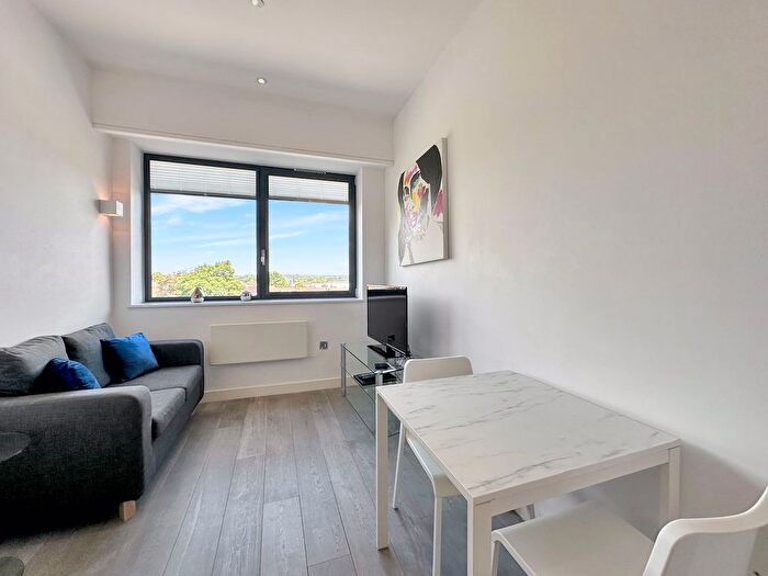 1 Bedroom Flat To Rent In Wellington Street, Slough, Berkshire, SL1