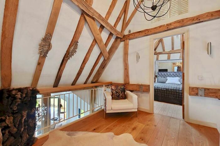 3 Bedroom Barn Conversion For Sale In Dunwich Farm, Stevenage, SG1