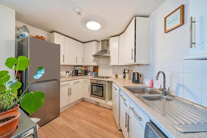 1 Bedroom Flat For Sale In Consort Road, Peckham, SE15